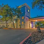 Days Inn & Suites By Wyndham San Antonio North/Stone Oak