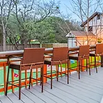 Pool, Gameroom & Minigolf Enchanting Texas Home