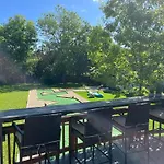 Pool, Gameroom & Minigolf Enchanting Texas Home