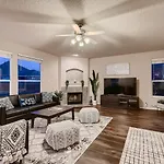 Lxry 4 Bedroom Heated Pool, Spa, Near Attrns