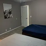 Lush, Spacious 5-Bdr Near Attrns