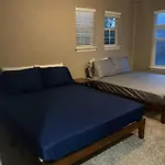 Lush, Spacious 5-Bdr Near Attrns