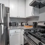 Chic Home Near Botanical Garden