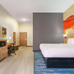 La Quinta Inn & Suites By Wyndham San Antonio Seaworld Lafb