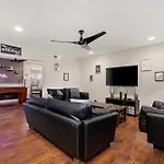 Spacious 4 Bedroom With Pool-Minutes To Seaworld!