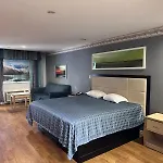 Mustang Inn And Suites
