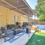Modern San Antonio Home With Patio, Grill, Fire Pit!