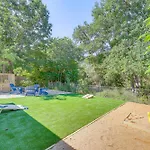 Modern San Antonio Home With Patio, Grill, Fire Pit!