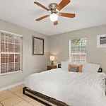 Downtown 5Bdrm With Pool & Huge Outdoor Space