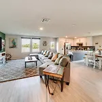 Spacious San Antonio Home About 10 Mi To Downtown!