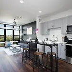 Downtown 1Br W Gym, Parking Near Rvrwalk & Dome
