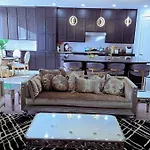 Elegant Luxury Stay In Uptown