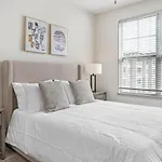 Landing At Vecina - 2 Bedrooms In Stone Oak
