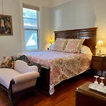 Brackenridge House Bed And Breakfast