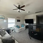 15 Mins To Downtown San Antonio - 83 Inch Tv & Gym