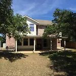 Home Between Seaworld And Six Flags