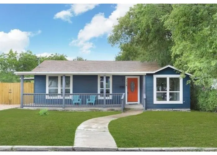 Stylish 4 Br2Ba Renovated Home Near Downtown