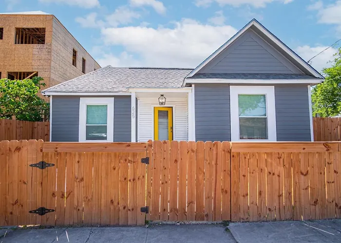 Charming 4Br2Ba Only 5 Mins Downtown Riverwalk