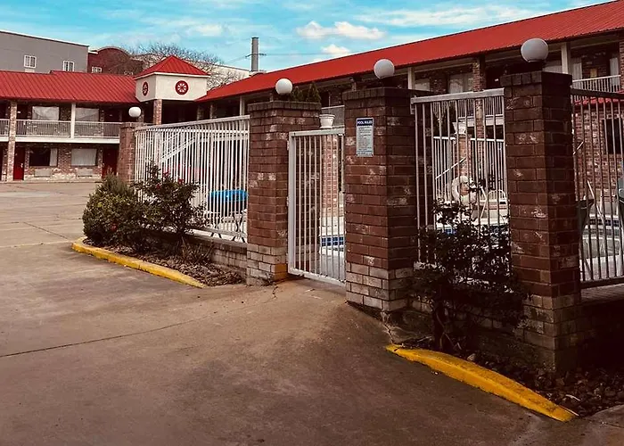 Econo Lodge Inn & Suites Downtown San Antonio Riverwalk Area
