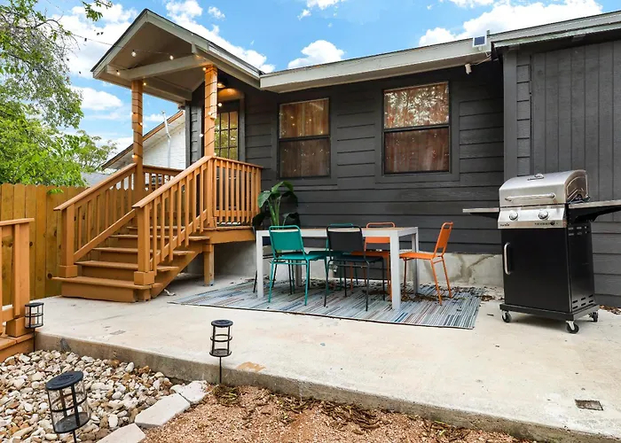 Artsy - A Birdy Vacation Rental