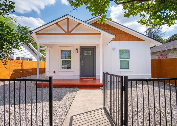 Charming 3Br1Ba Close To Vibrant Downtown