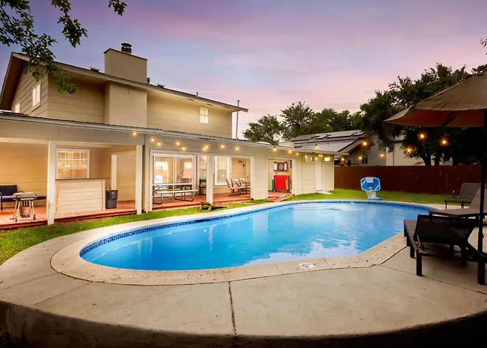 Spacious 4 Bedroom With Pool-Minutes To Seaworld!