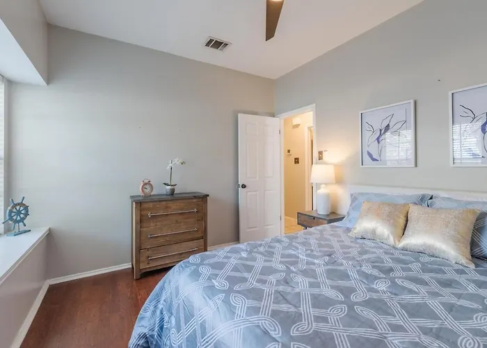 Beautiful Home With Pool, Games & Covered Patio