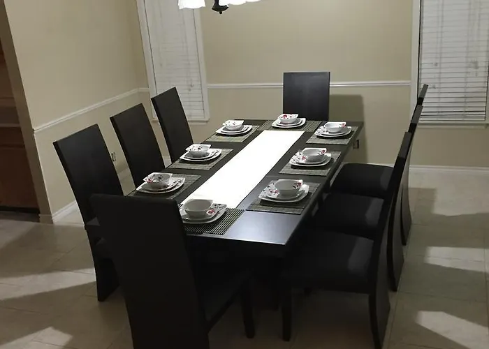 Home Between Seaworld And Six Flags