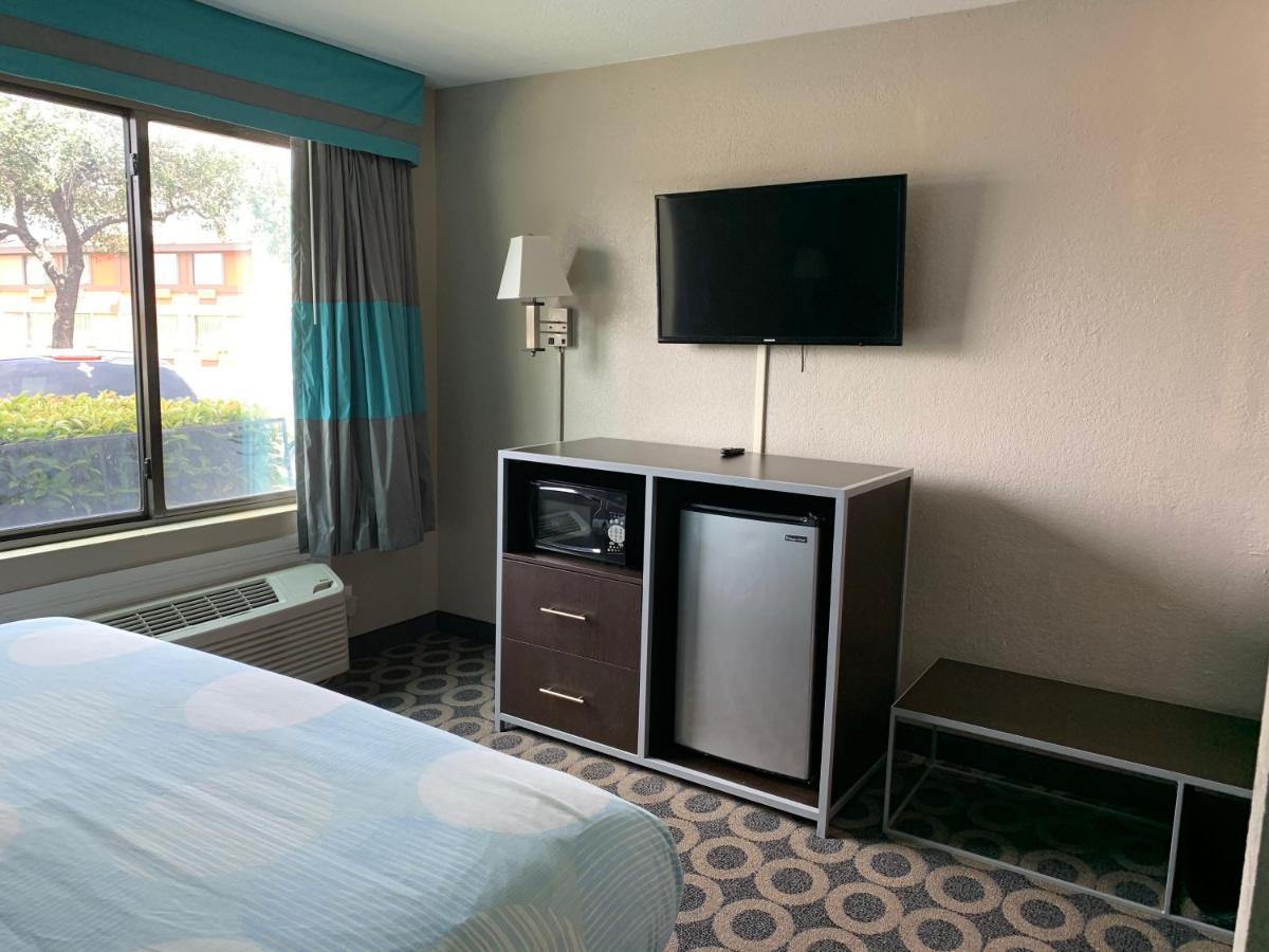 Travelodge By Wyndham Downtown Northeast Hotel San Antonio