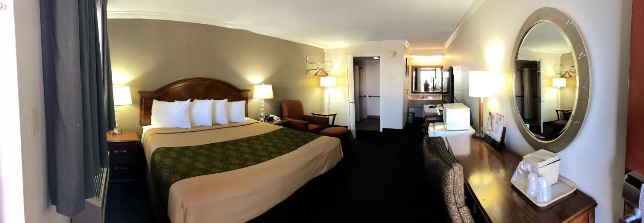 University & Motel
