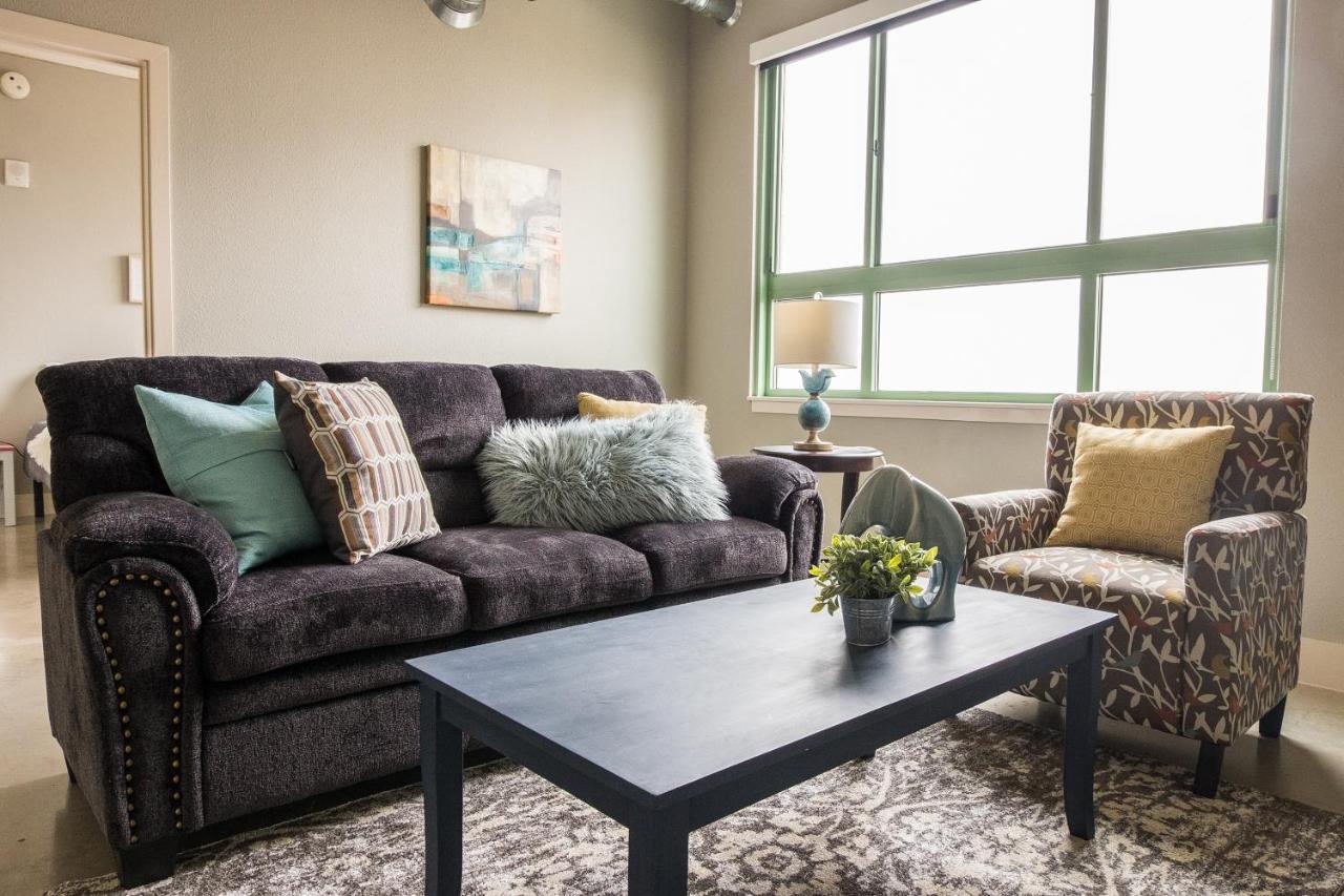 Frontdesk Inspire Downtown Apts San Antonio Tx *