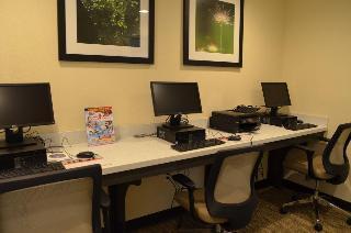 Hotel Candlewood Airport By Ihg