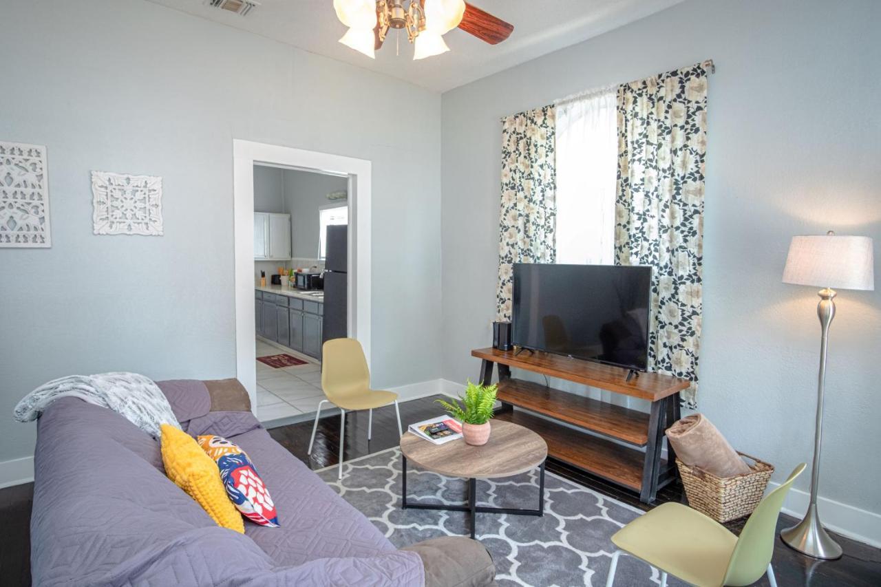 Remodeled Historic 2br 1ba House Near Downtown Apartment