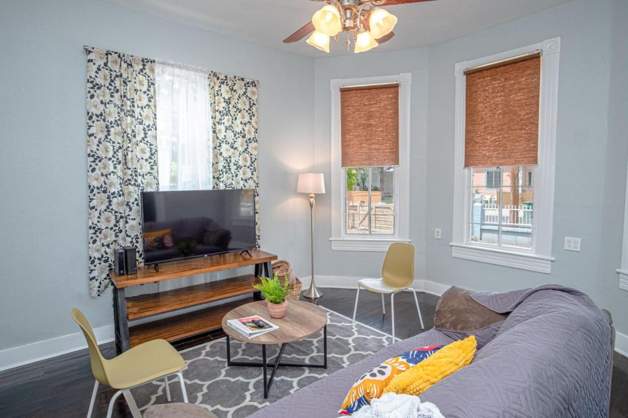 Remodeled Historic 2br 1ba House Near Downtown Apartment