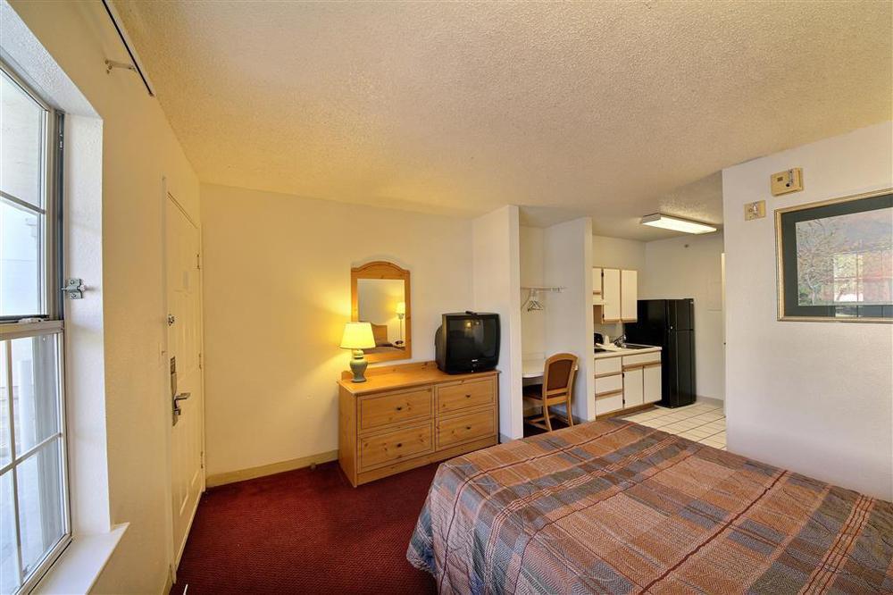 Hotel Studio 6-san Antonio, Tx - Six Flags