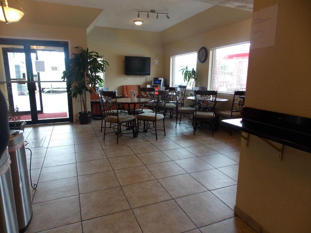 Econo & Downtown Hotel 2*