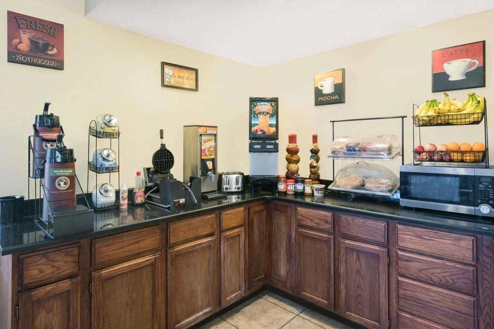 Hotel Econo & Downtown 2*