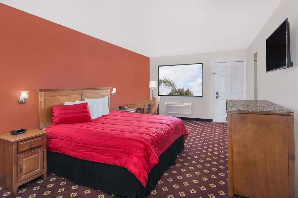 Econo & Downtown Hotel 2*