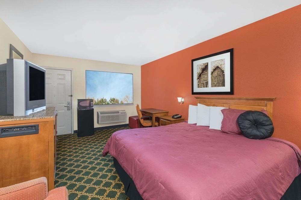 Hotel Econo & Downtown 2*