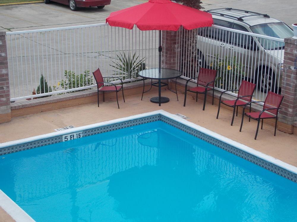 Econo & Downtown Hotel 2*