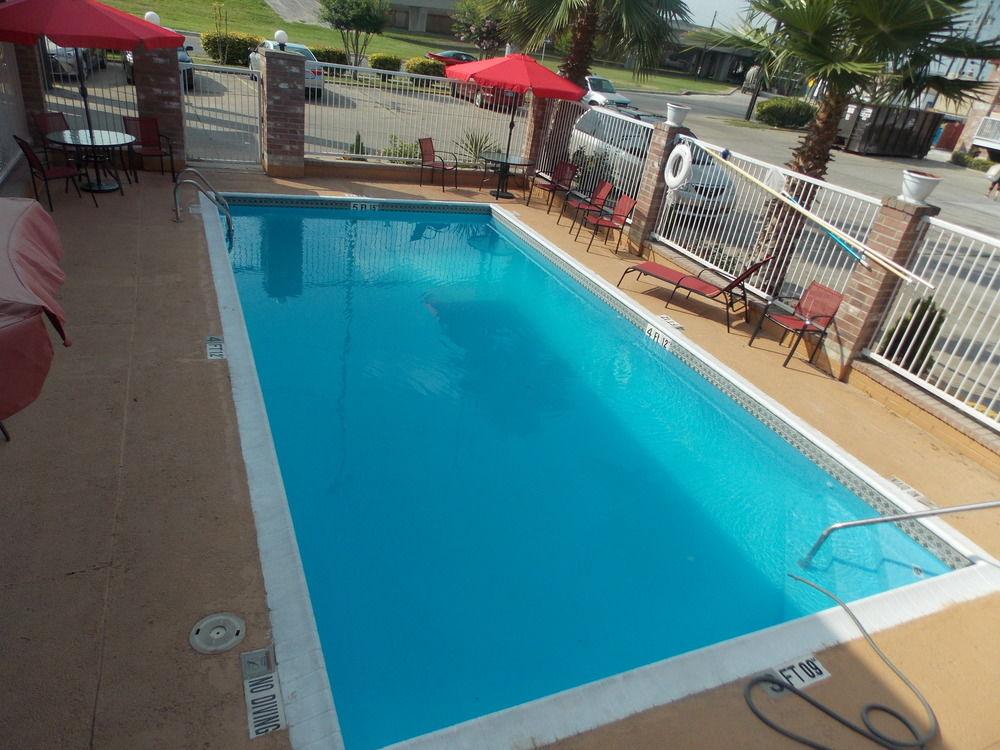 Econo & Downtown Hotel 2*