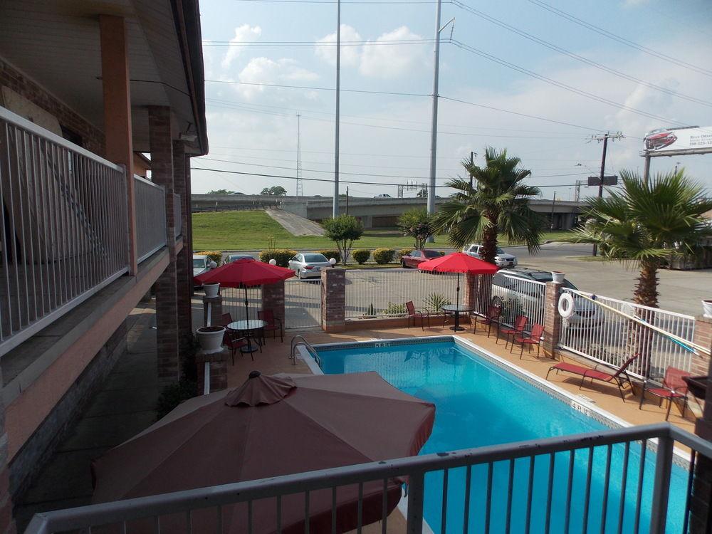 Econo & Downtown Hotel