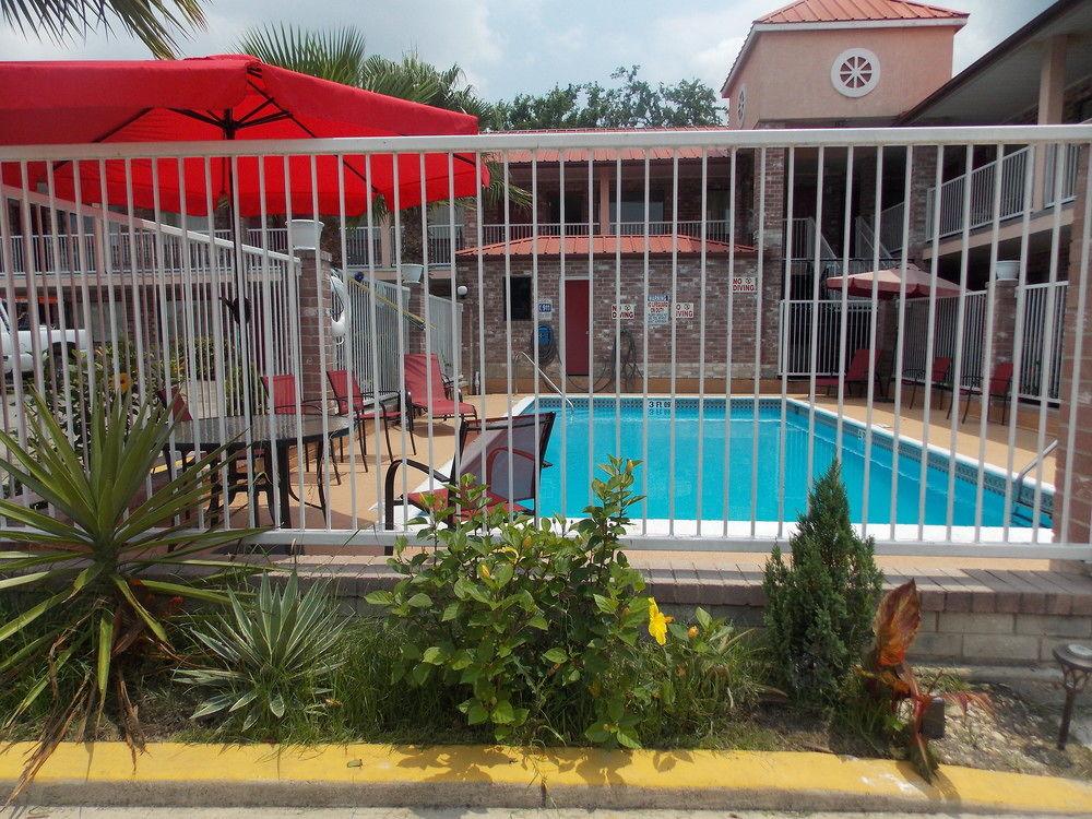 Hotel Econo & Downtown 2*