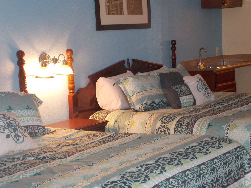Econo & Downtown Hotel