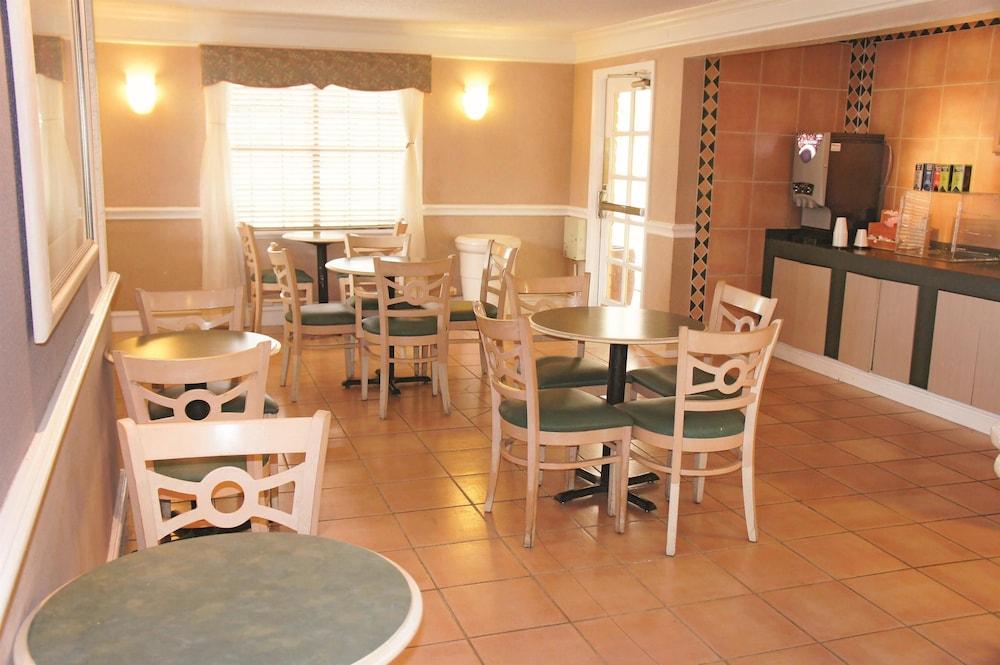 Hotel La Quinta By Wyndham Ih-10 West Tx 3*