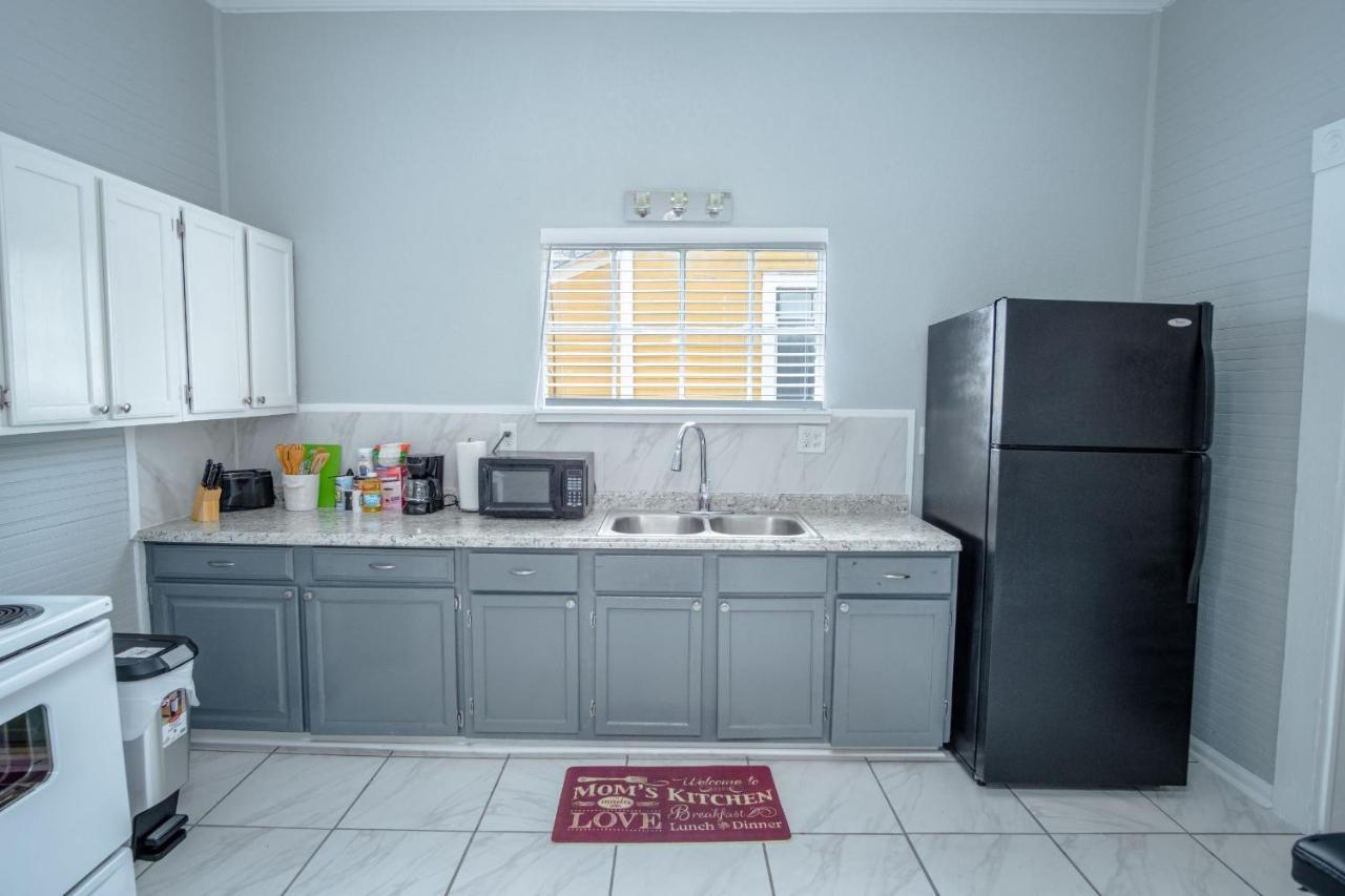 Remodeled Historic 2br 1ba House Near Downtown Apartment