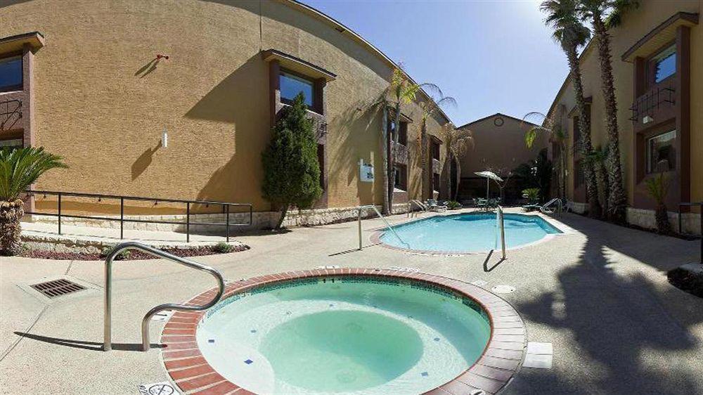 Hotel Country & By Radisson, Lackland Afb , Tx