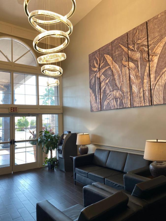 La Quinta By Wyndham Brooks City Base