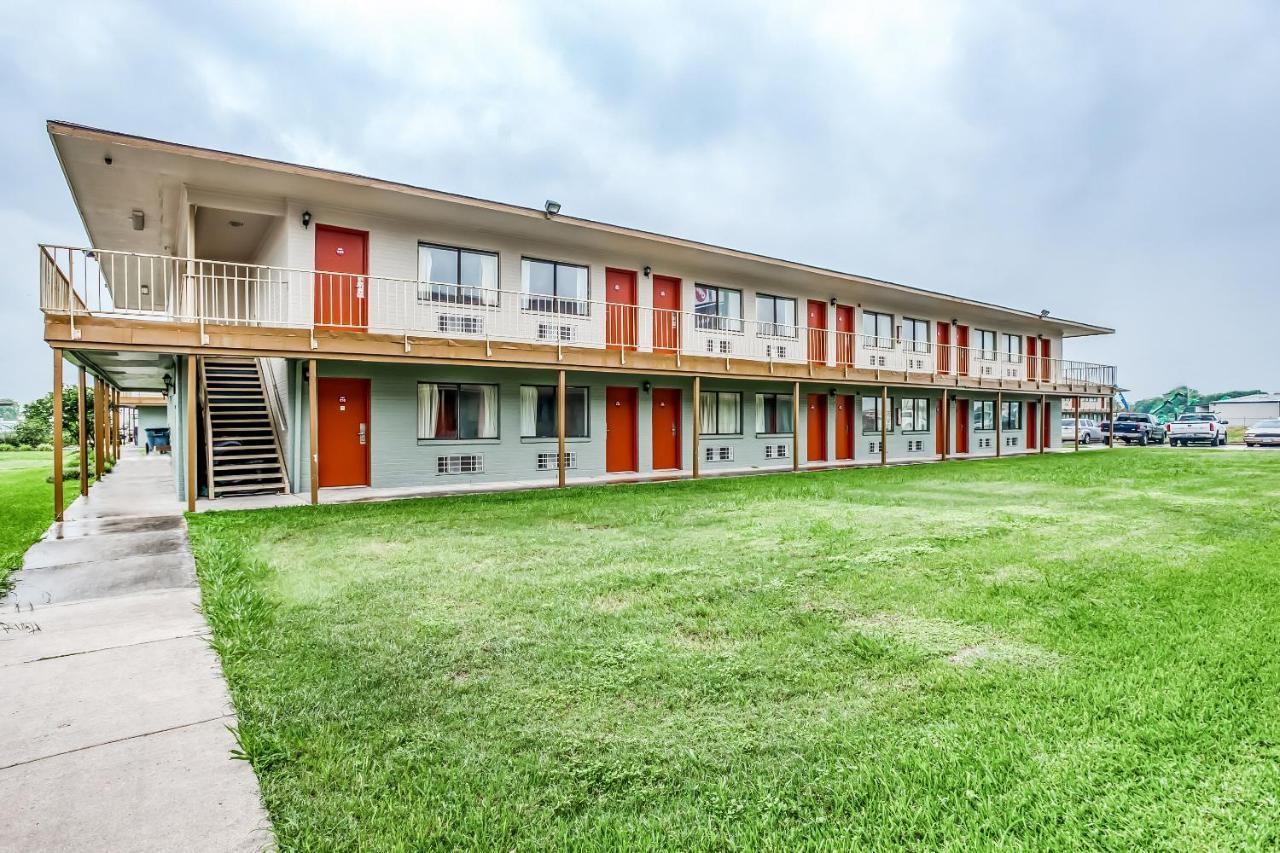 Hotel Oyo East San Antonio