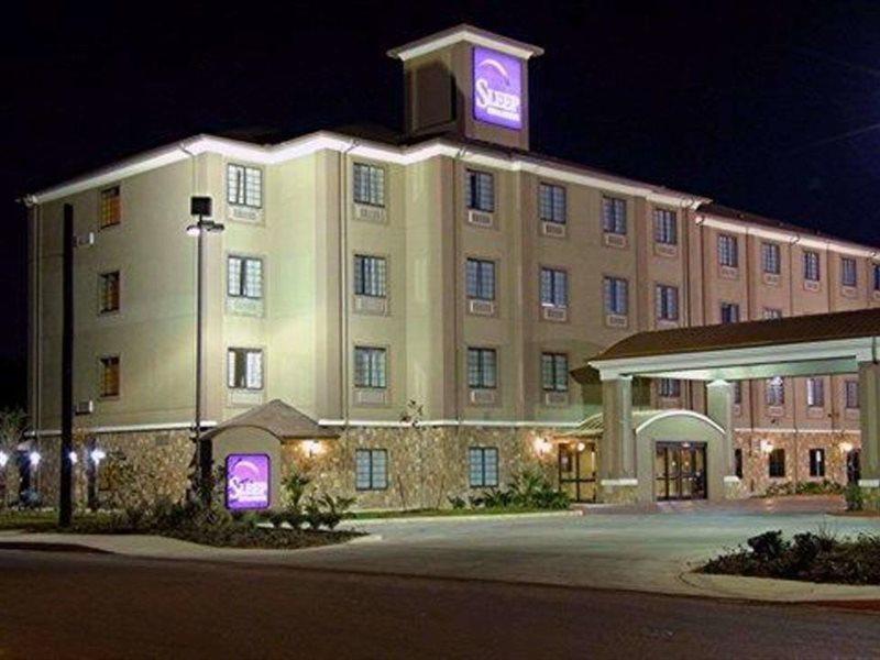 Hotel Sleep & At Six Flags 3*